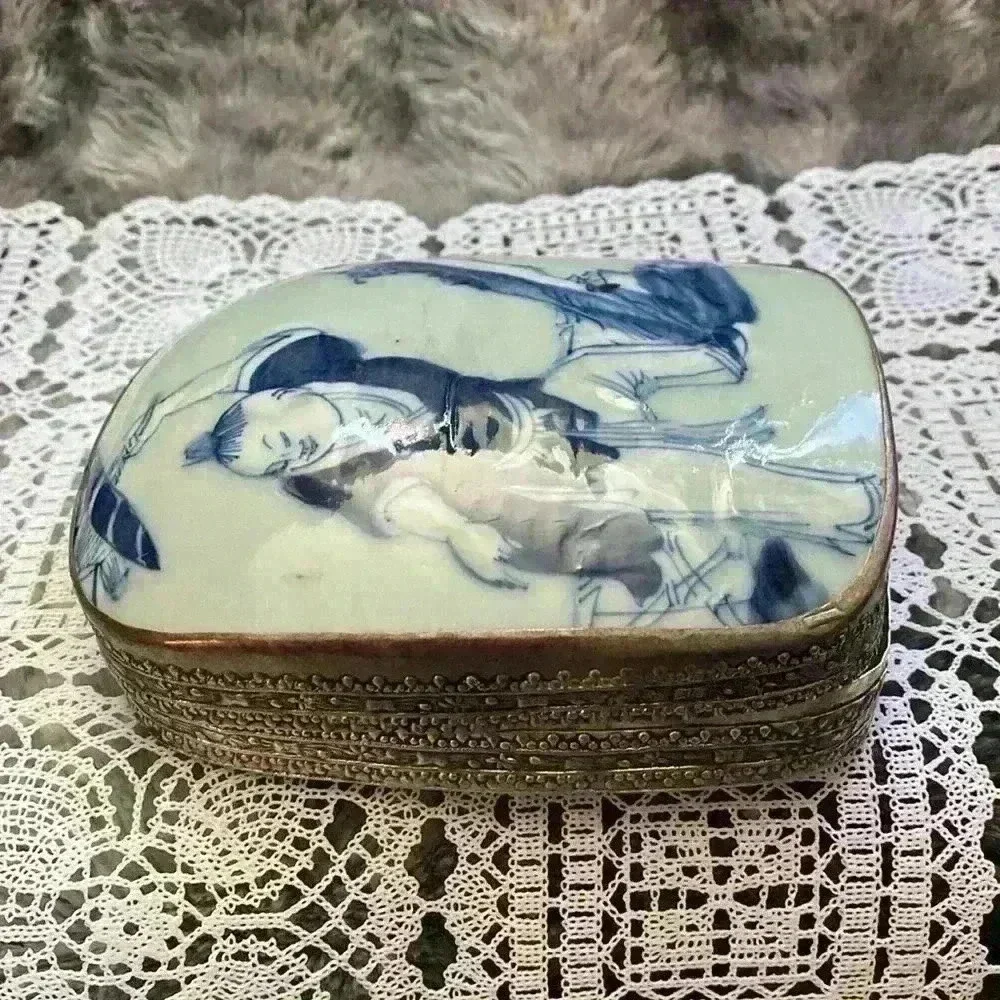 Vintage Porcelain Shard  Box/Silver plated copper. - Picture 2 of 16